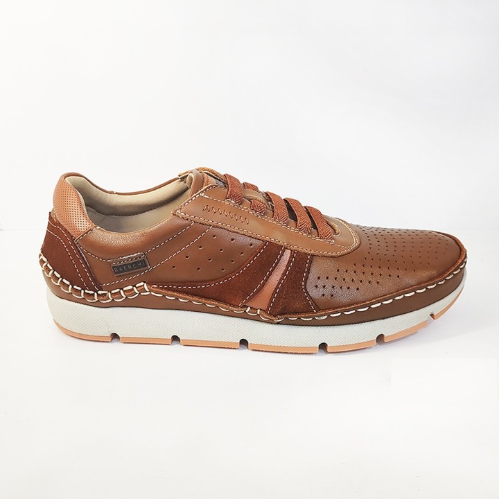 Zapatilla de piel con elásticos